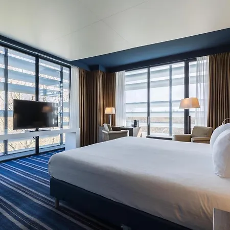 Hotel Leonardo Royal Promenade 4*
