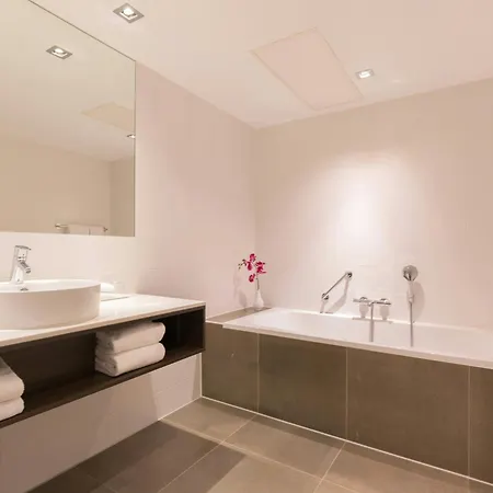 Szálloda Leonardo Royal Promenade 4*