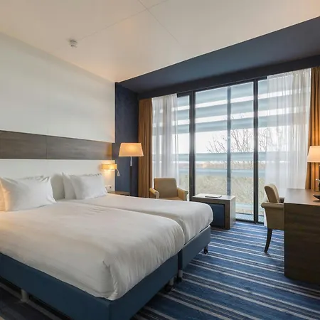 Hotel Leonardo Royal Promenade 4*